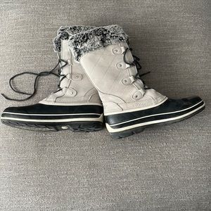 Khombu Snow Boots, Size 8